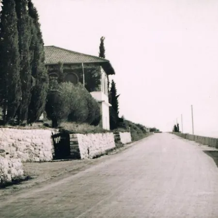 Leonardo Walsh With View * Torri del Benaco