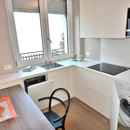 Leonardo Walsh With View Apartment Torri Del Benaco